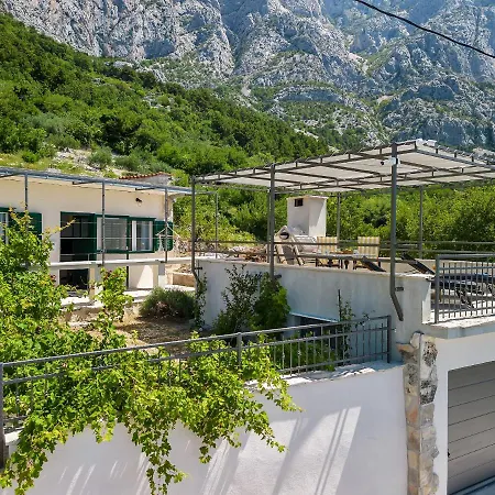 Baskovic In Nature Park 马卡尔斯卡